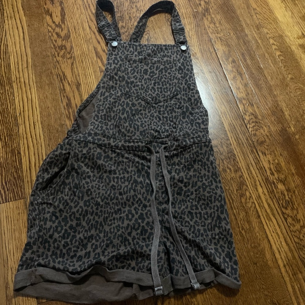 Leopard overall shorts size Large